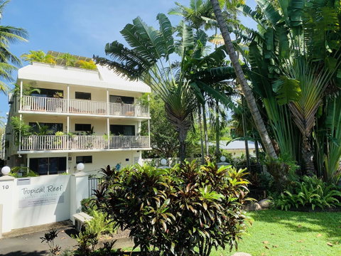 Tropical Reef Apartments - Accommodation QLD 14