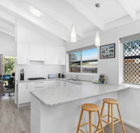 Beautiful Home- Walk to Beach-Short drive to Noosa