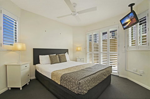 Malibu Apartments - Accommodation QLD 6