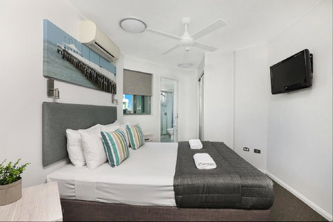 Malibu Apartments - Accommodation QLD 8