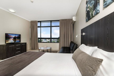 Sunshine Tower Hotel - Accommodation QLD 9