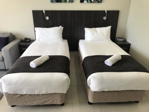 Sunshine Tower Hotel - Accommodation QLD 6
