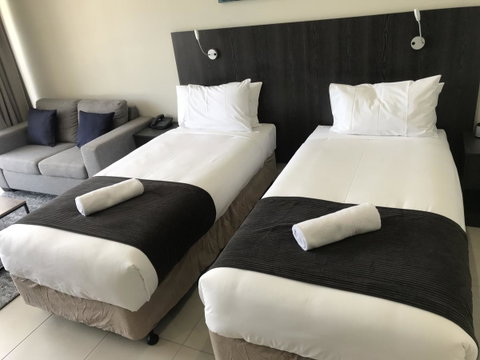 Sunshine Tower Hotel - Accommodation QLD 10