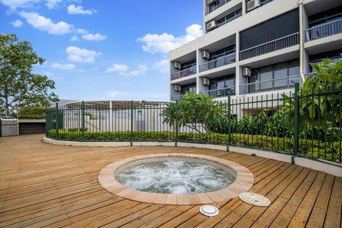 Sunshine Tower Hotel - Accommodation QLD 13