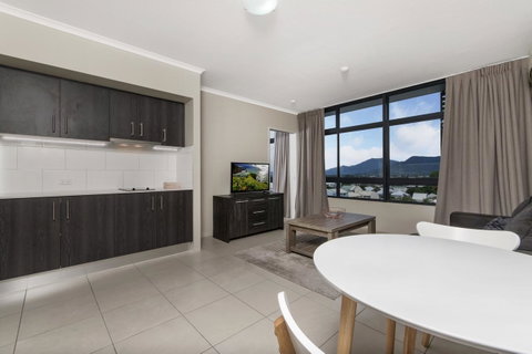 Sunshine Tower Hotel - Accommodation QLD 20