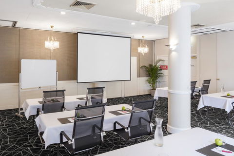 Hotel Diana - Accommodation QLD 10