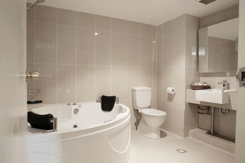 Hotel Diana - Accommodation QLD 30