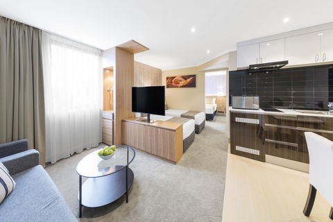 Hotel Diana - Accommodation QLD 35