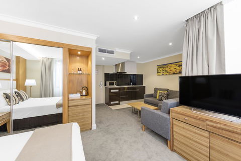 Hotel Diana - Accommodation QLD 38