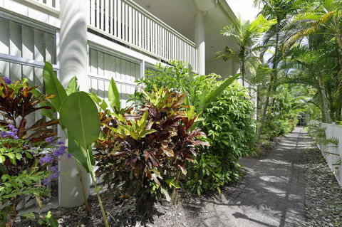 Tropical Nites Holiday Townhouses - Accommodation QLD 9