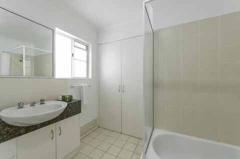 Tropical Nites Holiday Townhouses - Accommodation QLD 16