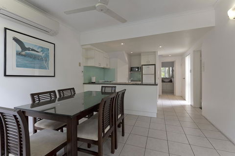 Tropical Nites Holiday Townhouses - Accommodation QLD 25