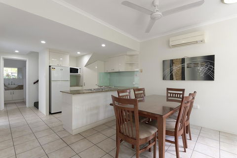 Tropical Nites Holiday Townhouses - Accommodation QLD 26