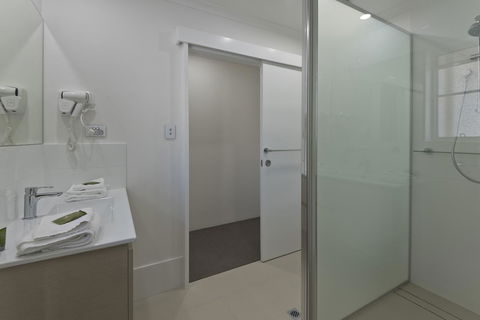 Tropical Nites Holiday Townhouses - Accommodation QLD 17