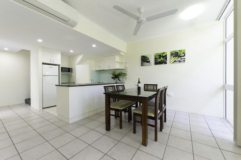 Tropical Nites Holiday Townhouses - Accommodation QLD 14