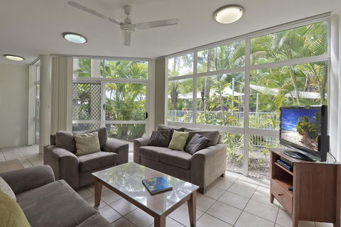 Tropical Nites Holiday Townhouses - Accommodation QLD 4