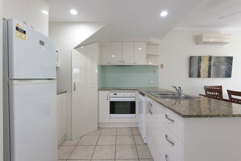 Tropical Nites Holiday Townhouses - Accommodation QLD 27
