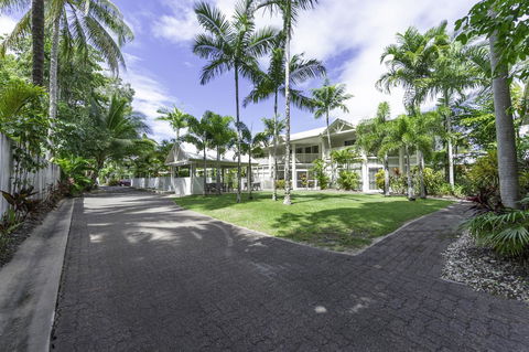 Tropical Nites Holiday Townhouses - Accommodation QLD 5