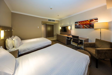 DoubleTree By Hilton Cairns - Accommodation QLD 12
