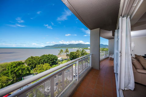 DoubleTree By Hilton Cairns - Accommodation QLD 29