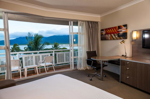 DoubleTree By Hilton Cairns - Accommodation QLD 19