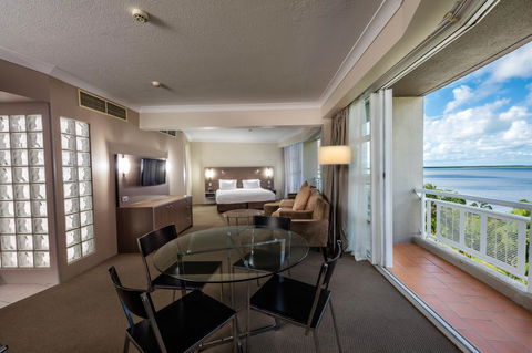 DoubleTree By Hilton Cairns - Accommodation QLD 17