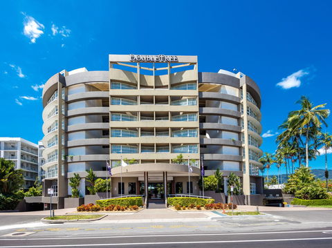 DoubleTree By Hilton Cairns - Accommodation QLD 1