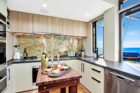Burleigh Esplanade Apartments - Accommodation QLD 6