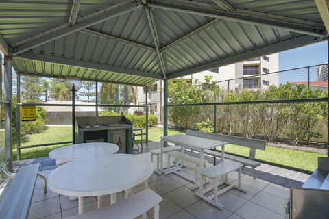 Burleigh Esplanade Apartments - Accommodation QLD 24