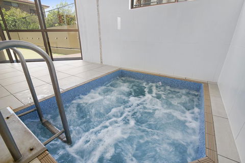 Burleigh Esplanade Apartments - Accommodation QLD 22