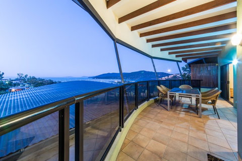 Paradise Penthouse At Waves - Airlie Beach - Accommodation QLD 24