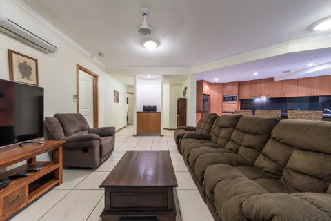 Paradise Penthouse At Waves - Airlie Beach - Accommodation QLD 8