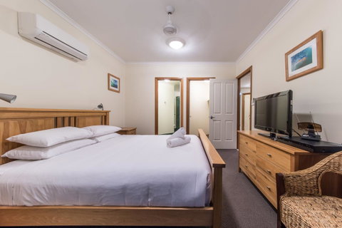 Paradise Penthouse At Waves - Airlie Beach - Accommodation QLD 11