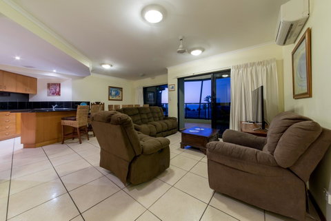 Paradise Penthouse At Waves - Airlie Beach - Accommodation QLD 10