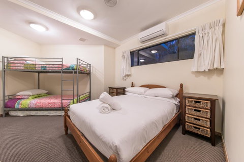 Paradise Penthouse At Waves - Airlie Beach - Accommodation QLD 16
