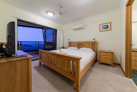 Paradise Penthouse At Waves - Airlie Beach - Accommodation QLD 13
