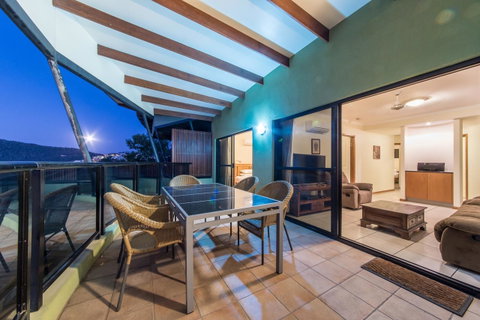 Paradise Penthouse At Waves - Airlie Beach - Accommodation QLD 27