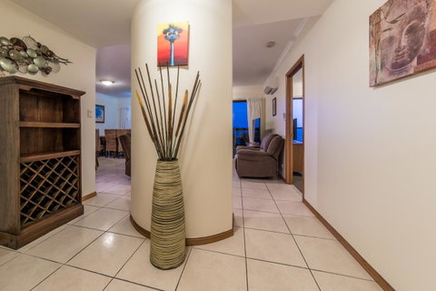 Paradise Penthouse At Waves - Airlie Beach - Accommodation QLD 19