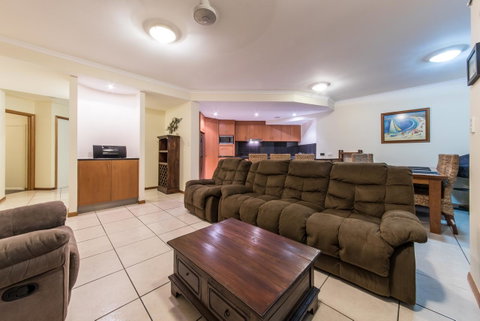 Paradise Penthouse At Waves - Airlie Beach - Accommodation QLD 7