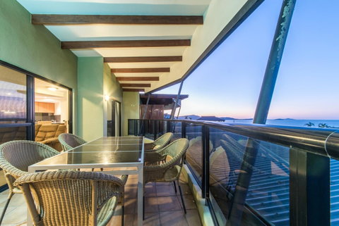 Paradise Penthouse At Waves - Airlie Beach - Accommodation QLD 28