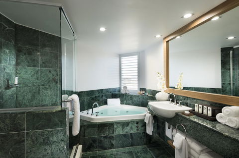 Sofitel Gold Coast Broadbeach - Accommodation QLD 4