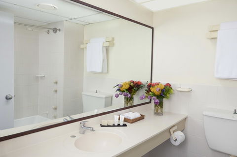 The Benson Hotel - Accommodation QLD 14