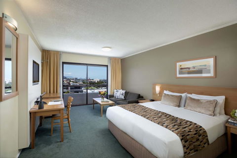 The Benson Hotel - Accommodation QLD 7