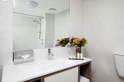 The Benson Hotel - Accommodation QLD 10