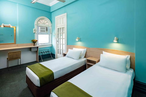 Hides Hotel - Accommodation QLD 18