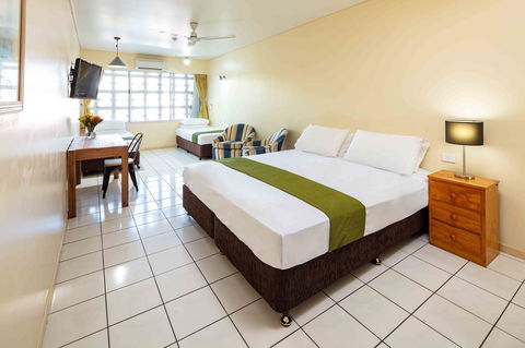 Hides Hotel - Accommodation QLD 13