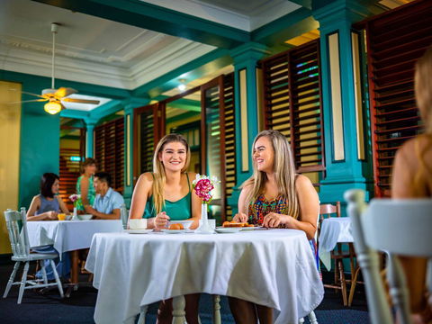 Hides Hotel - Accommodation QLD 25