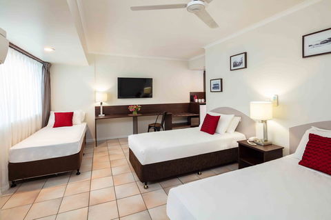 Hides Hotel - Accommodation QLD 8