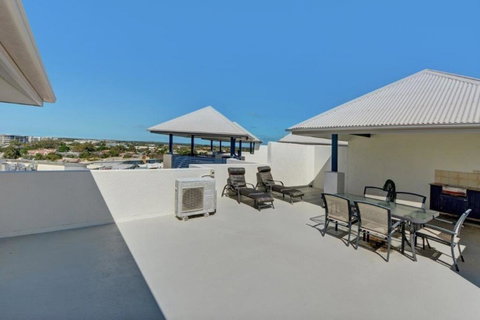 Raffles Mooloolaba - Accommodation QLD 4