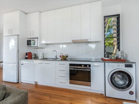 Sam's Buderim Mountain Guest House - Accommodation QLD 4